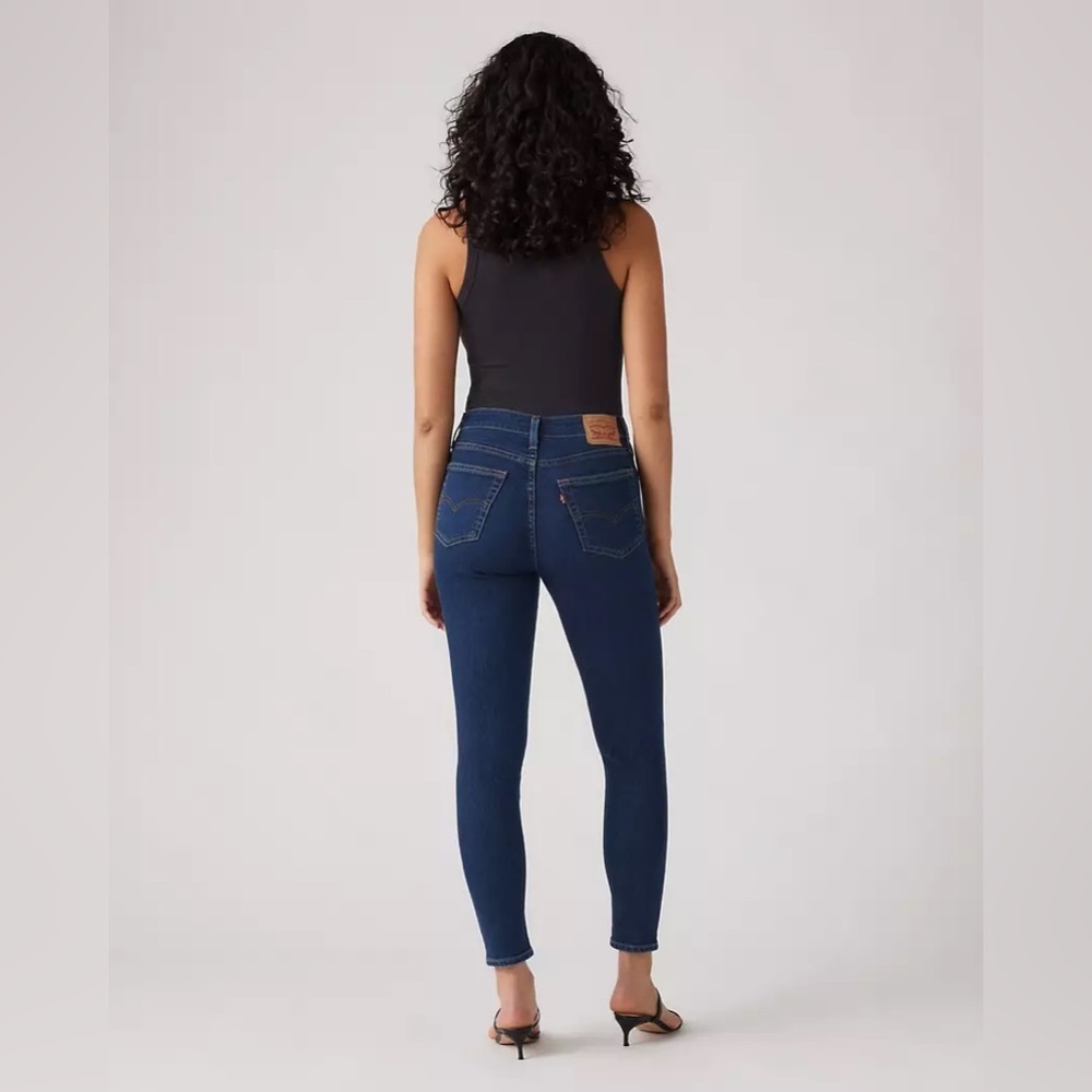 Levi’s 721 High Rise Skinny Dark Wash Denim Jeans Women’s Size 26 & 29” Inseam